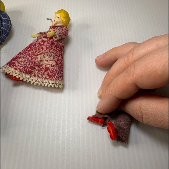 Family of 4 Vintage ThreadWrapped Caco Dollhouse Dolls Mom, Dad, Brother, Sister - Picture 13 of 16